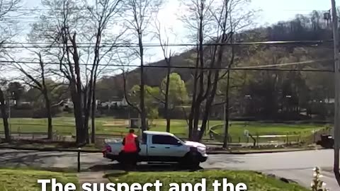 Armed robber posing as delivery person has home invasion attempt thwarted #Shorts