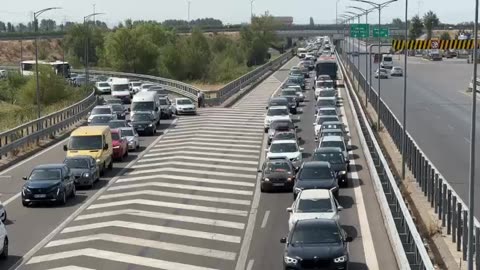 Kaos në qarkullim nga bllokimi i urës së vjetër në Milot/ Radhë kilometrike dhe trafik