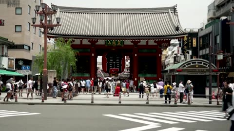 Viral quake doomsday rumors spook tourists to Japan