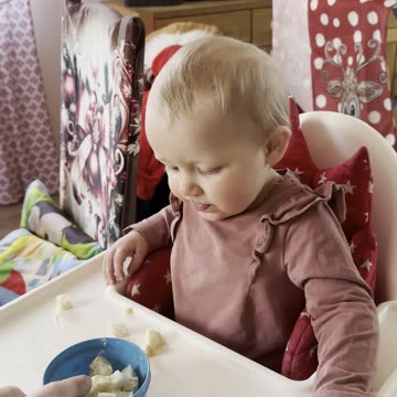 Baby Kayla Snack Time — Oatmeal and Sandwich 🥣🥪