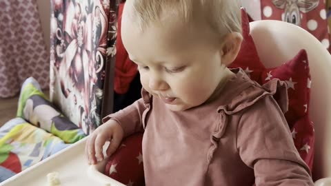 Baby Kayla Snack Time — Oatmeal and Sandwich 🥣🥪