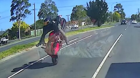 Aussiecams - Up and over the bars - new rider learns the hard way!