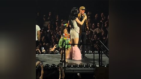 Katy Perry, Brings dad on stage for the first time