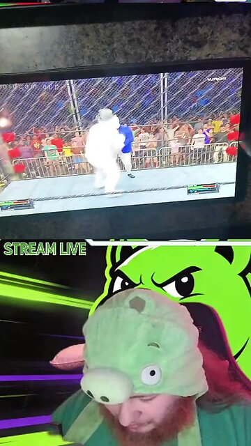 SlinderPigCamz VS Grinchygamer101 (porky pig vs frosty the snow wrestler)