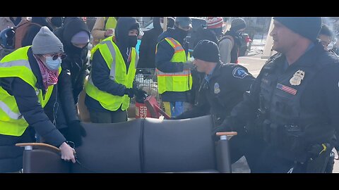 Minneapolis police remove cartel-style anti-ICE blockades from street intersection