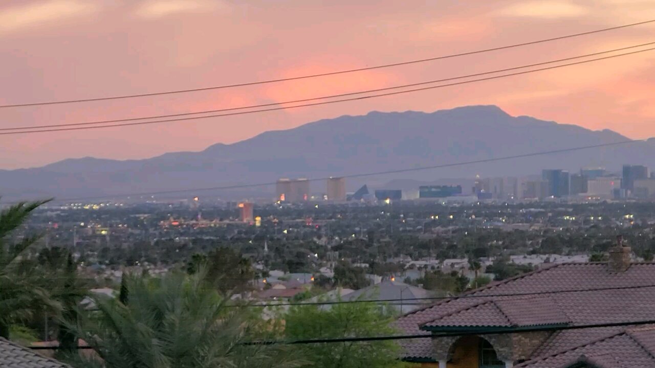 Did you see tonight's Las Vegas sunset? Check this out! 04.10.2025 #follow #lasvegas #travel #gaming