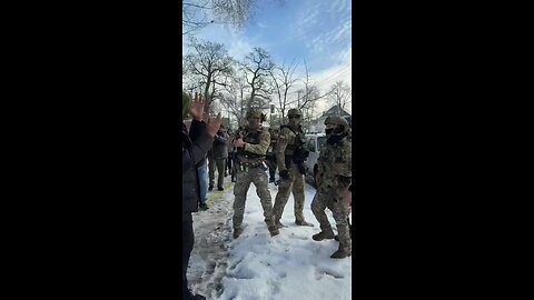 Tensions escalating at scene of deadly ICE shooting in Minneapolis