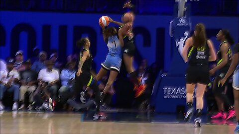 👀 FLAGRANT, Dijonai Carrington VICIOUS windup | Chicago Sky vs Dallas Wings, WNBA women's basketball