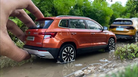 Unboxing Skoda Karoq SUV 118 Scale Diecast Model Car Off roading Paudi Models