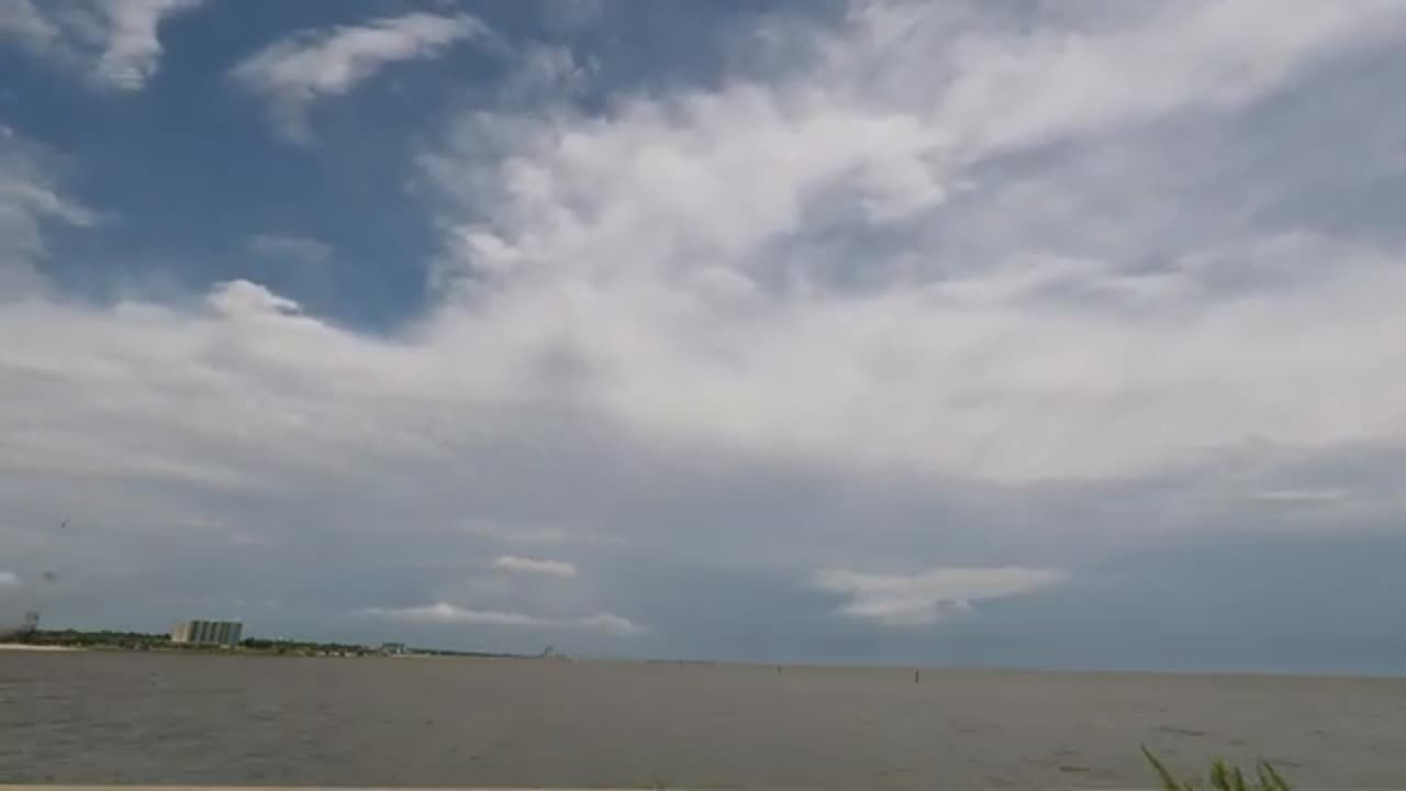 Time_lapse_of_a_thunderstorm_and_reversed_video_Creative_Commons
