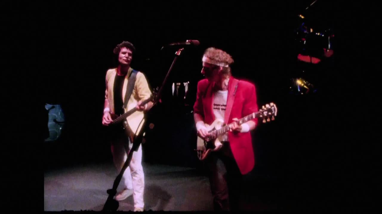 Two Young Lovers - Dire Straits (live)