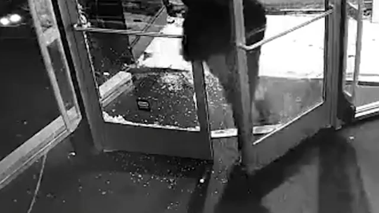 Hooded Suspects Break Into Small Chicago Retail Store