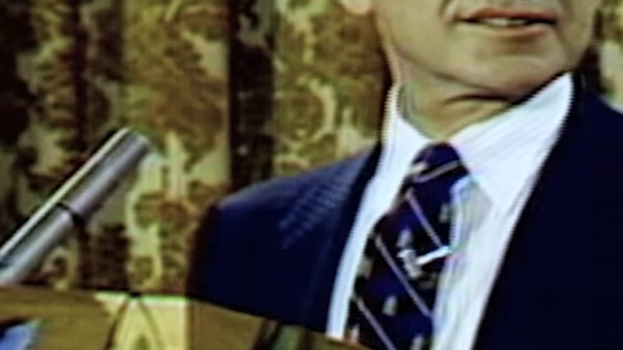 MILTON FRIEDMAN EXPLAINS THE EXTREME ILLITERACY OF THE DEMOCRAT & REPUBLICAN VOTING SHEEPLE DESTROYING OUR REPUBLIC