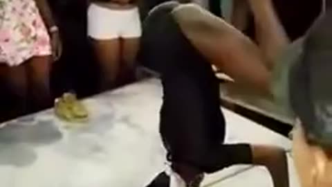 *GRAPHIC WARNING* WOMAN DIES BY BREAKING HER NECK TWERKING