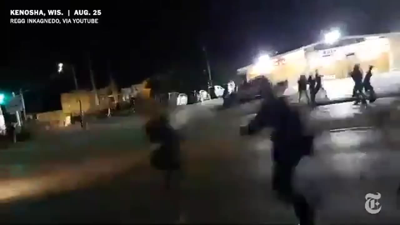 2020 Kyle Rittenhouse. Gun fired by crowd member. Rosenbaum chases Rittenhouse