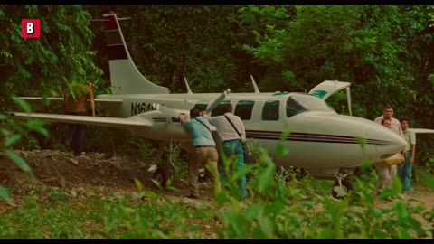 Tom Cruise helps Pablo Escobar and makes millions | American Made | CLIP