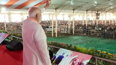 PM Modi receives an energetic welcome from people in Durgapur, West Bengal | #shorts