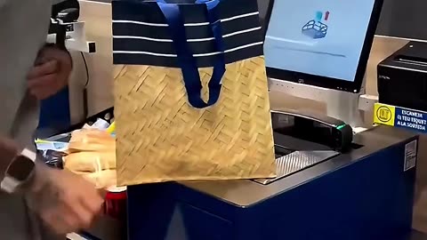🎥 ¡RAPHINHA PIERDE LA PACIENCIA EN EL SUPERMERCADO! 😤🍞 NO SABE PAGAR EL PAN Y TODO QUEDA GRABADO