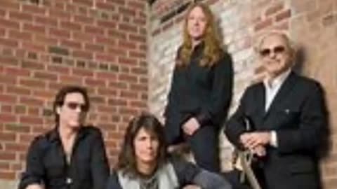 Foreigner’s Hit “Urgent” 🚨 80s Rock Vibes!
