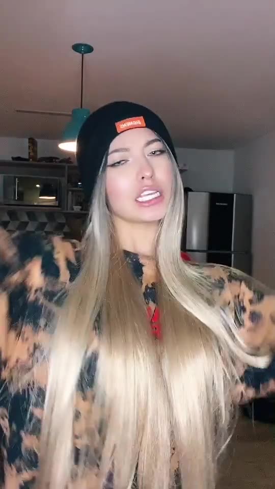 Alguien más adicto a esta canción?!!!! #dakiti #fyp #viral IG/officialvalka