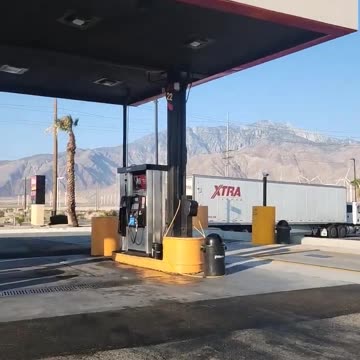 DAMN ITS HOT #ourtruckinglife #reallifetruckers #truckdriver #trucking #atruckerslife