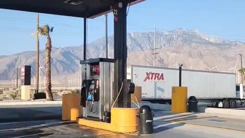 DAMN ITS HOT #ourtruckinglife #reallifetruckers #truckdriver #trucking #atruckerslife