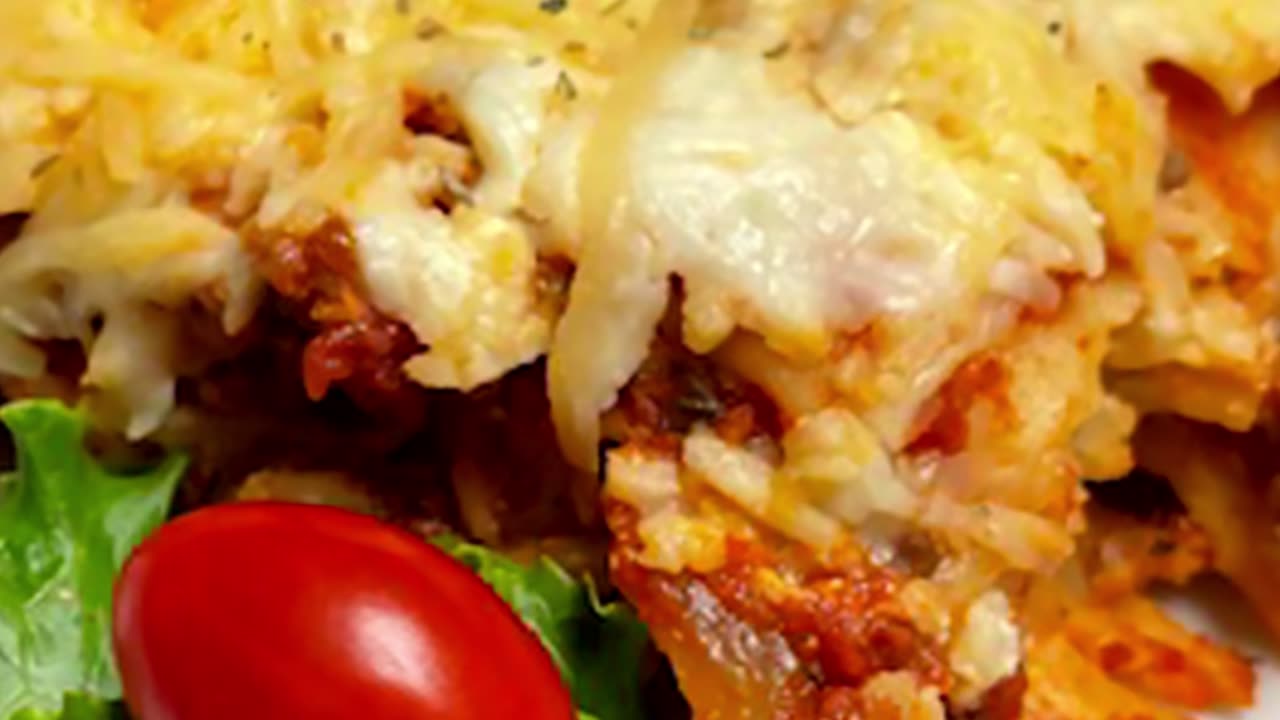"The Best Classic Lasagna – Layers of Pure Comfort!"