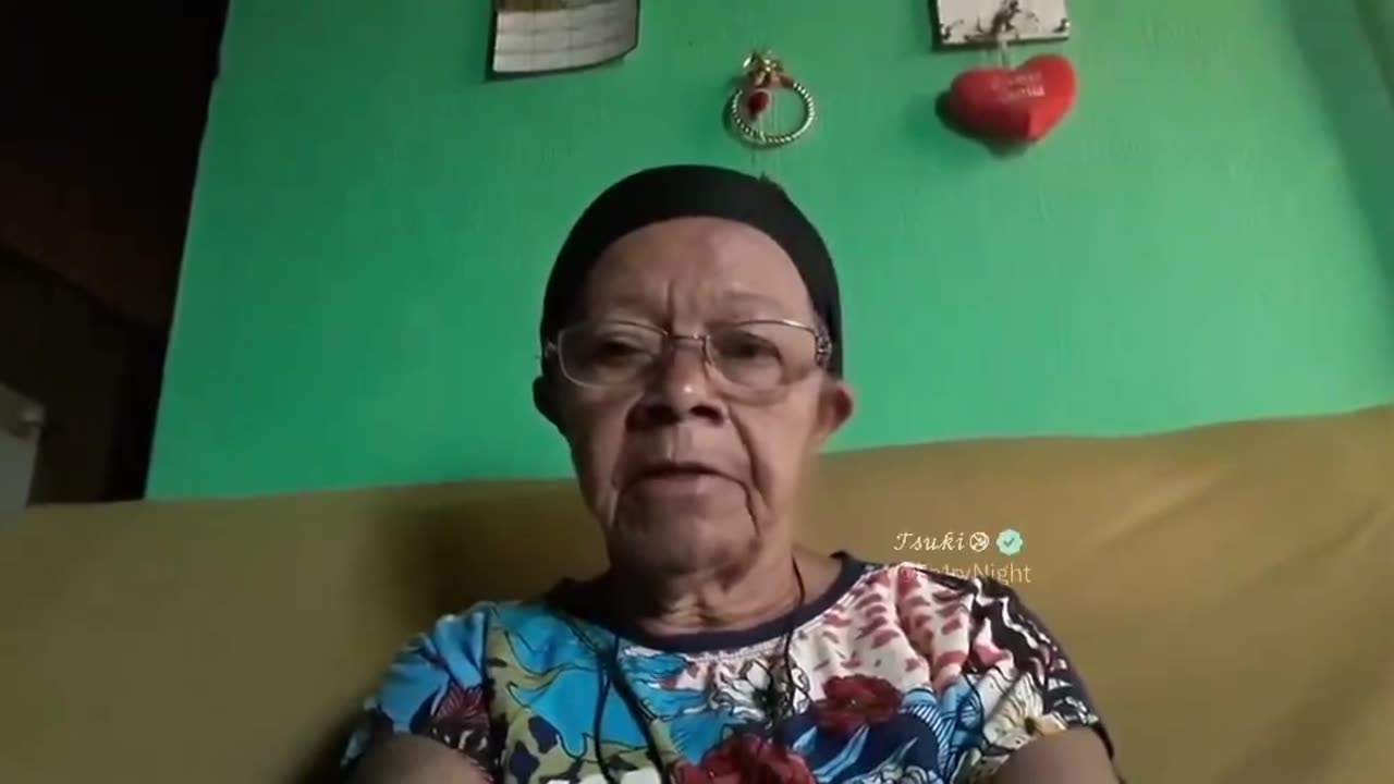 Essa senhorinha representa o que é parte do povo e o bolsonarista raiz que gosta de Bolsonaro. São 11 minutos de aquecer o “tuntum”.