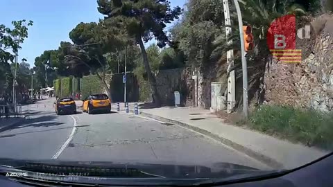 Ofensiva contra el taxi en el Park Güell multan a los taxistas en la parada