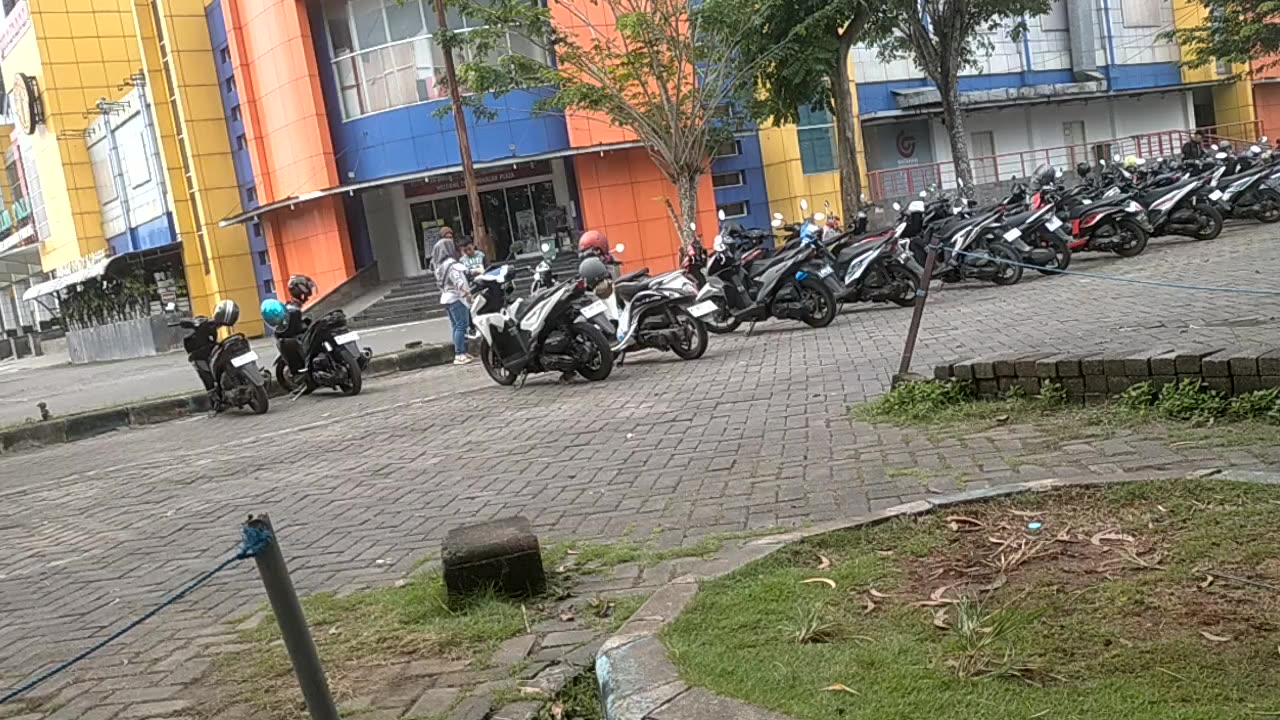 Jalan jalan dimall Bangkalan
