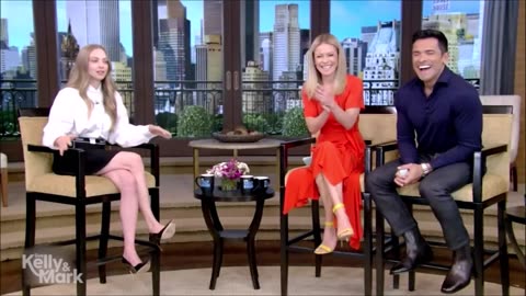 Amanda Seyfried SEXY SHORT Black Skirt 4 9 24