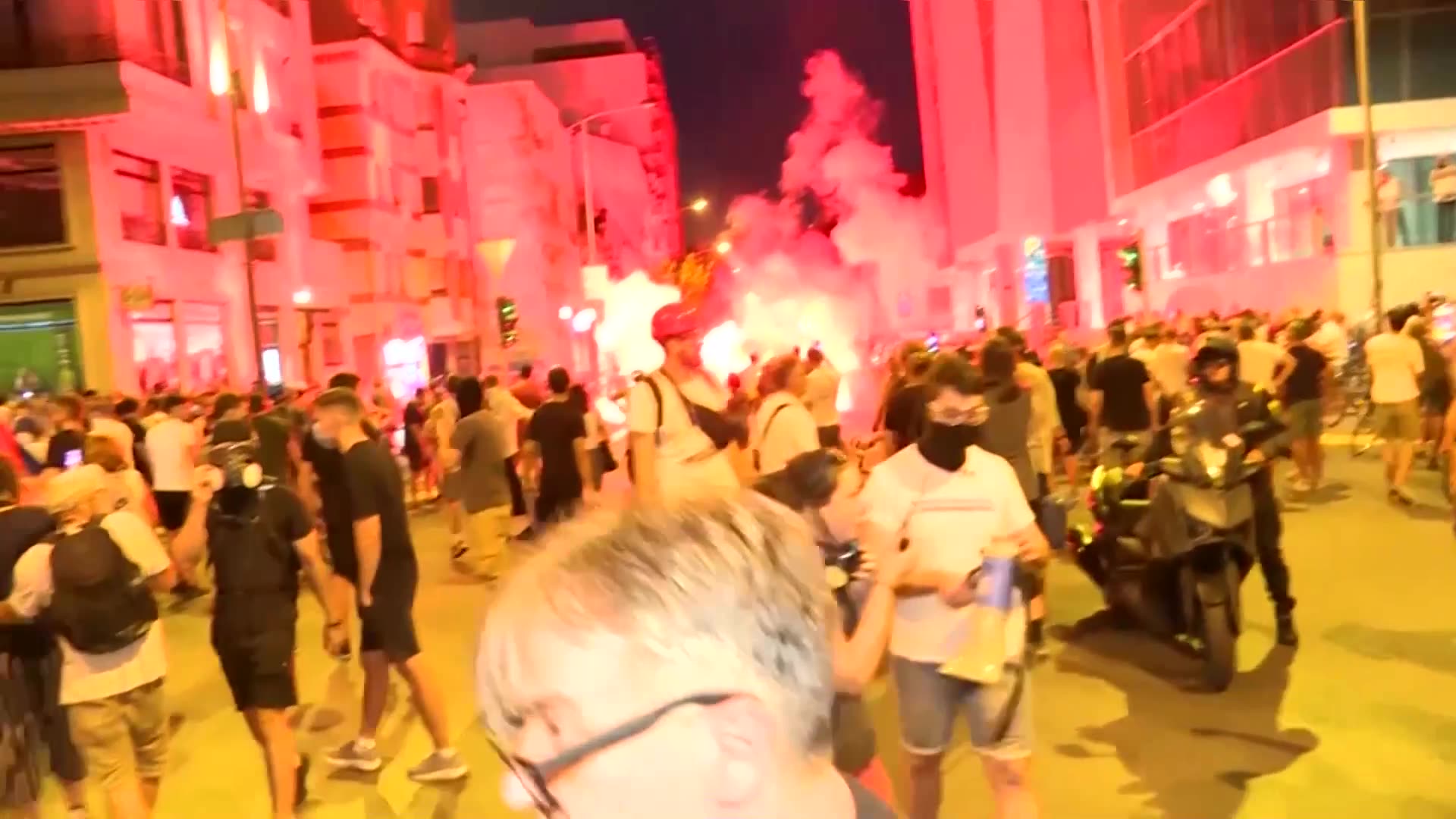 Serbian police step in to break up rival protest standoff