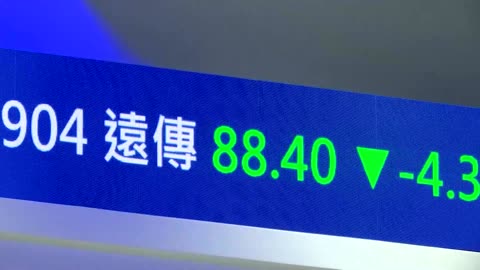 Oil drops to 4-year low, China metals tumble on recession fears