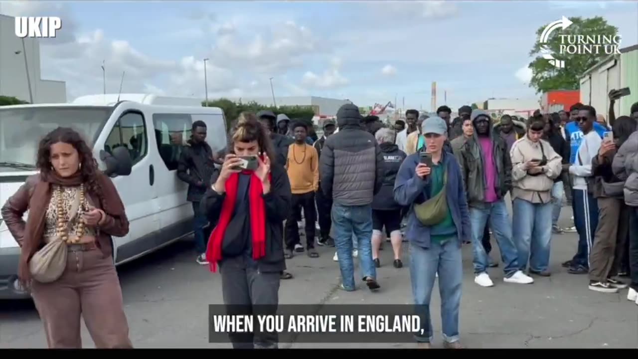 British patriot @NickTenconi confronts illegal migrants in Calais!