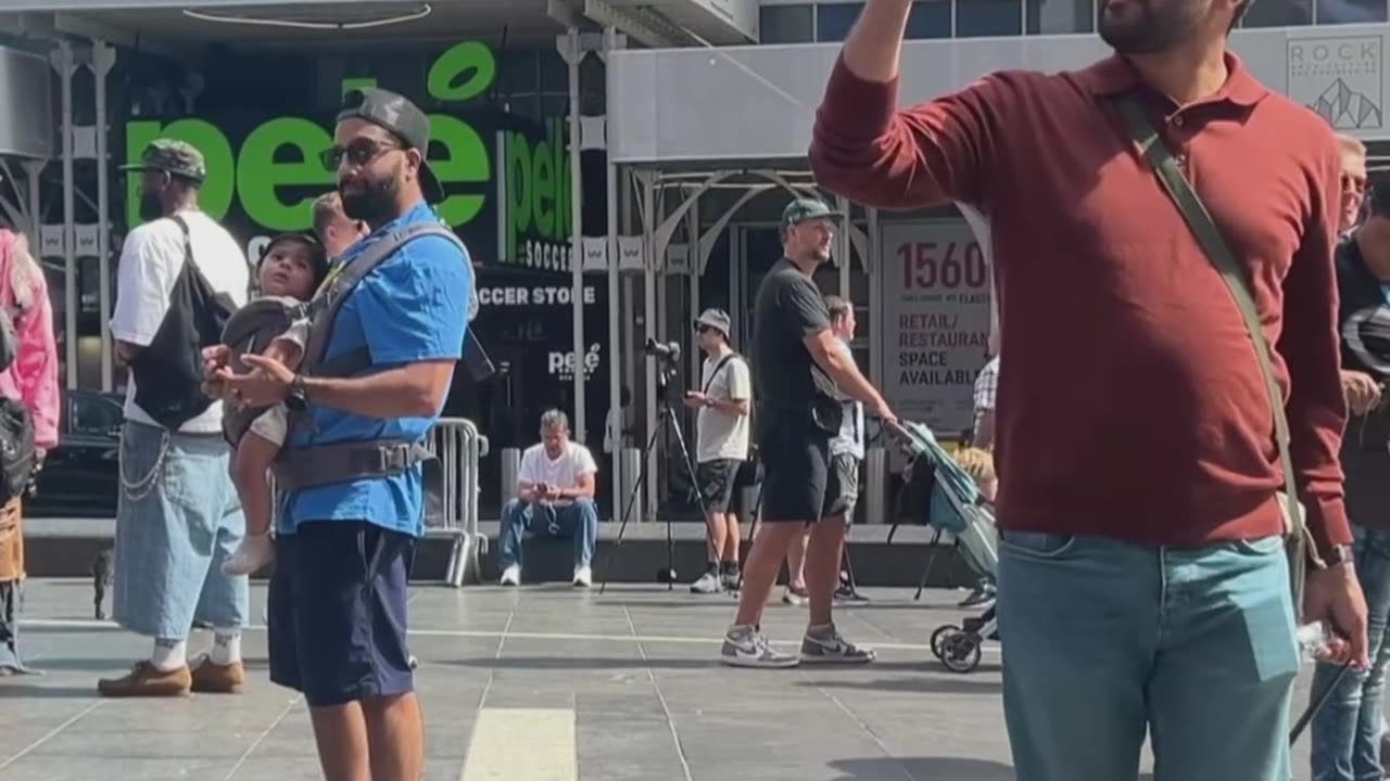 Publicidad del concurso musical Intervision 2025 aparece en Times Square