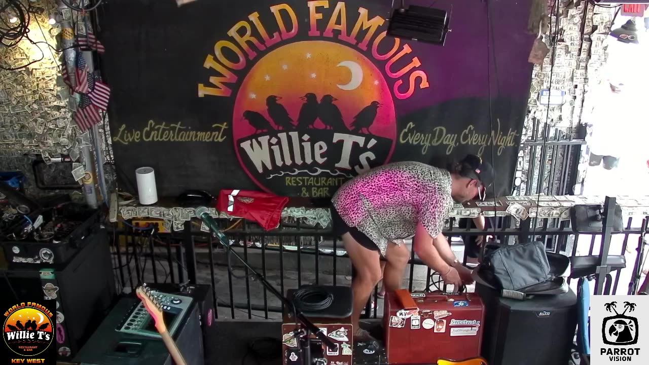 LIVE Music Everyday!