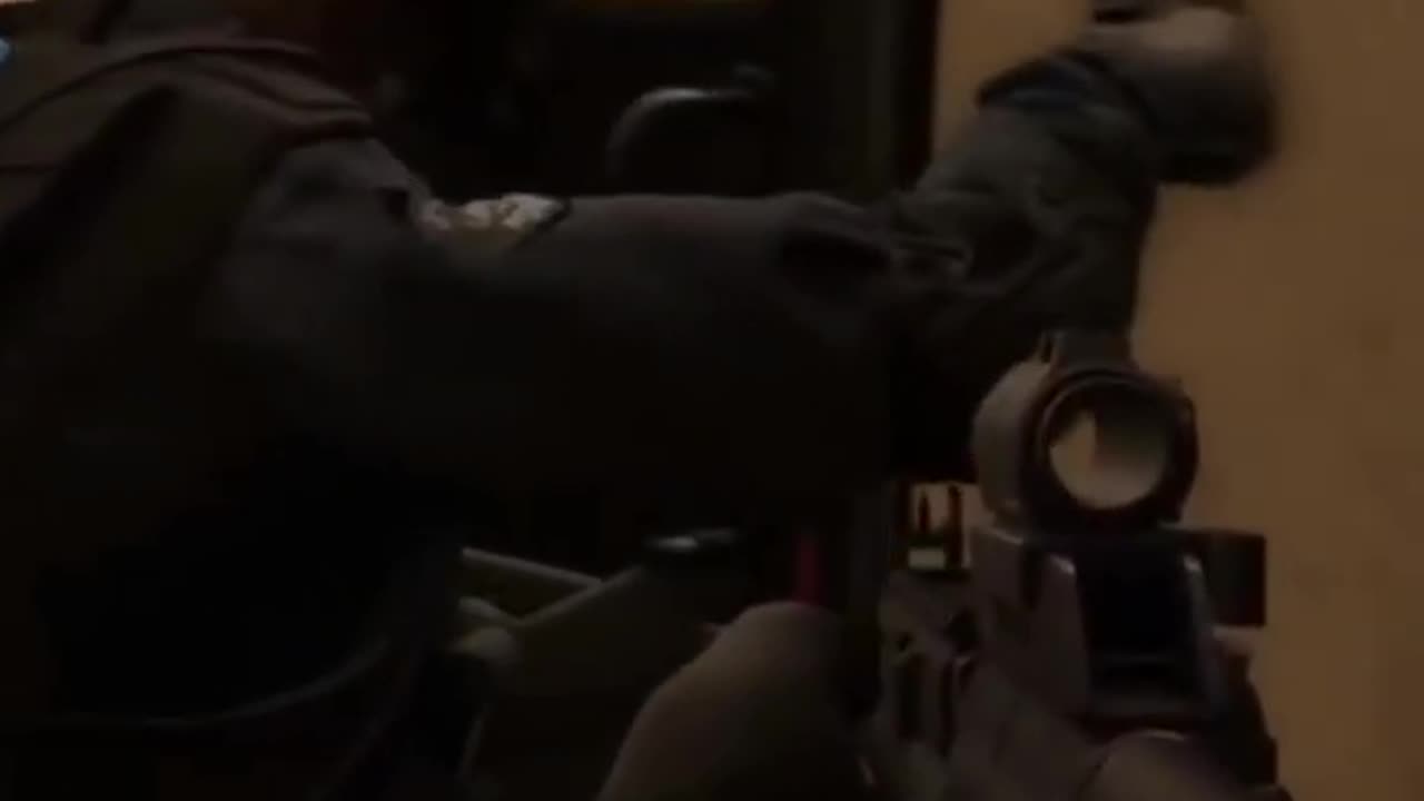 TEAMMATE GLITCHING IN DOOR