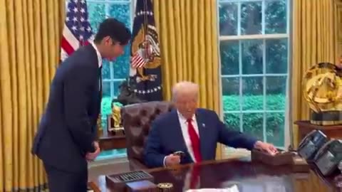 President Donald Trump welcomes Los Angeles Dodgers Shohei Ohtani to the Oval Office