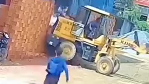 🚧 JCB Lost Control On Road 😱 | Shocking Accident Caught On Camera