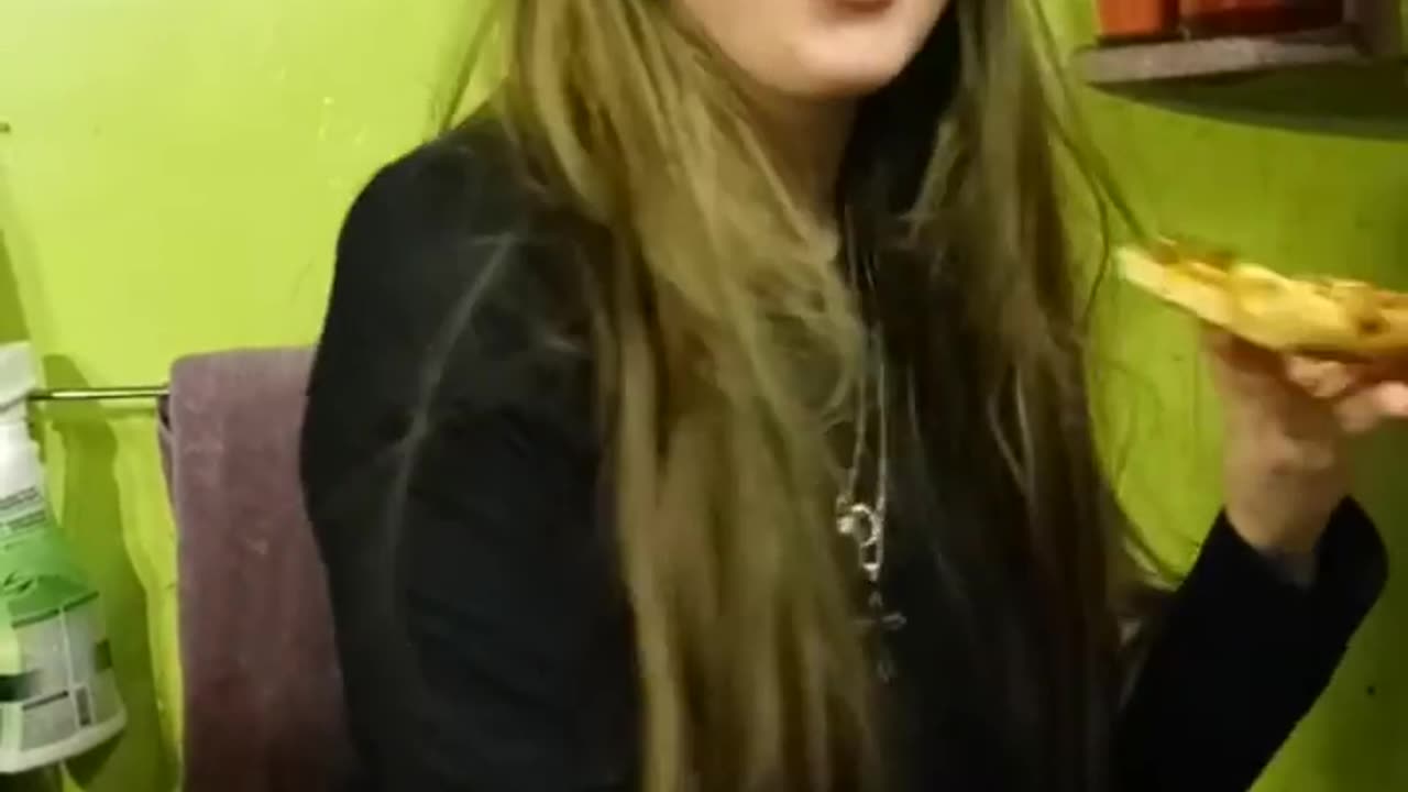 Eating Gordon Ramsay hot sauce to trigger ThatVeganTeacher