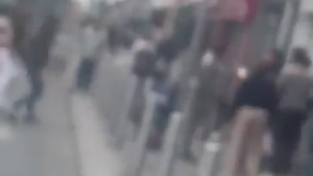 Dublin Migrants running around with large knife and attacking people.
