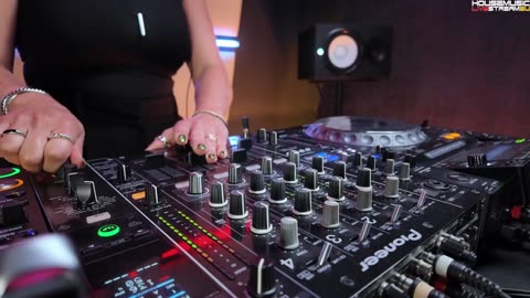 Laura van Dam - Capture Radio 054 (August Special)