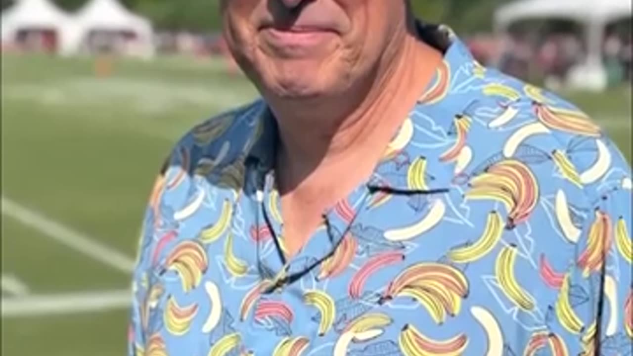 😂👕 Ja'Marr Chase Clowns Reporter's Shirt! | FunFM