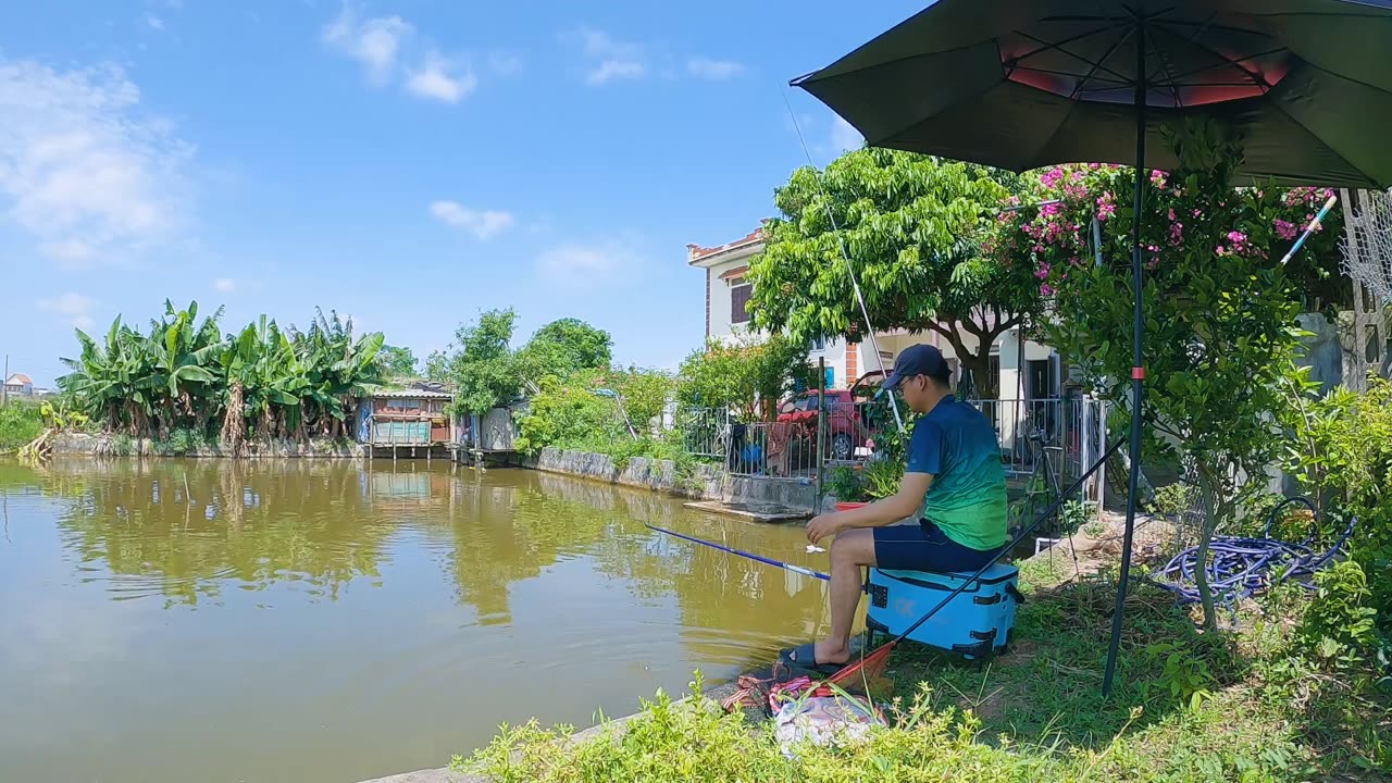 Gar Strikes in the Silent Lagoon