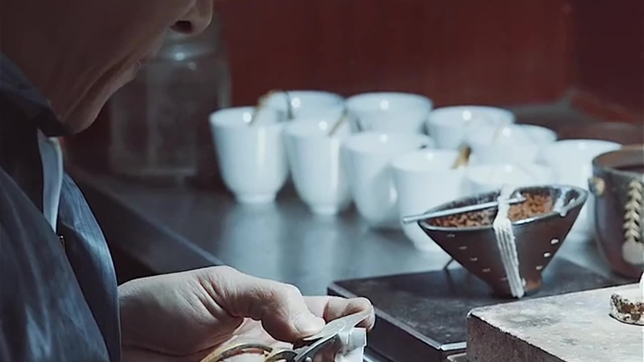 Breathing New Life into a Broken Teacup – The Art of Ancient Restoration
