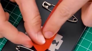 This phone "hack" looks wrong, but wait for the end 👀📱