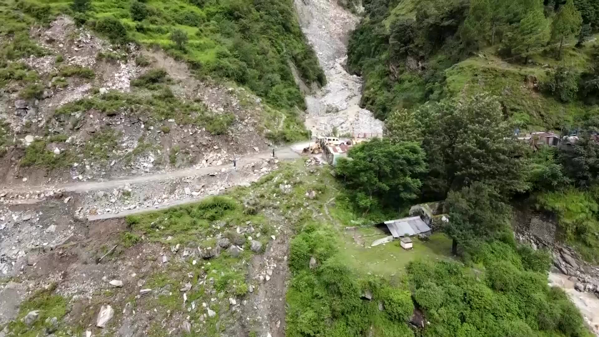 Indian couple search for missing children after deadly floods