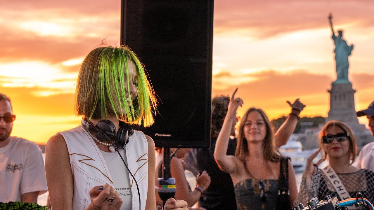 Miss Monique Sunset Cruise In New York Progressive House Dj Mix