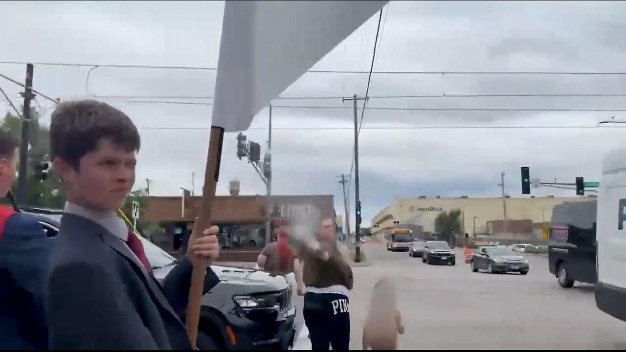 PRO-ABORTION AGGRESSOR ATTACKS🚏🧟♀️🧯🧟🚓👮♂️📸PRO-LIFE SUPPORTERS IN MINNESOTA🏪🚸🧯🧟♀️💫
