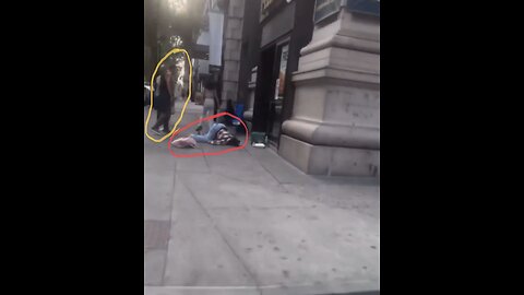 WOMAN FATALLY SHOT🏢🧎‍♀️🔫🧟‍♂️ 📸ON SIDEWALK ON PHILADELPHIA STREETS🧎‍♀️🚏🧟‍♂️🏢💫 